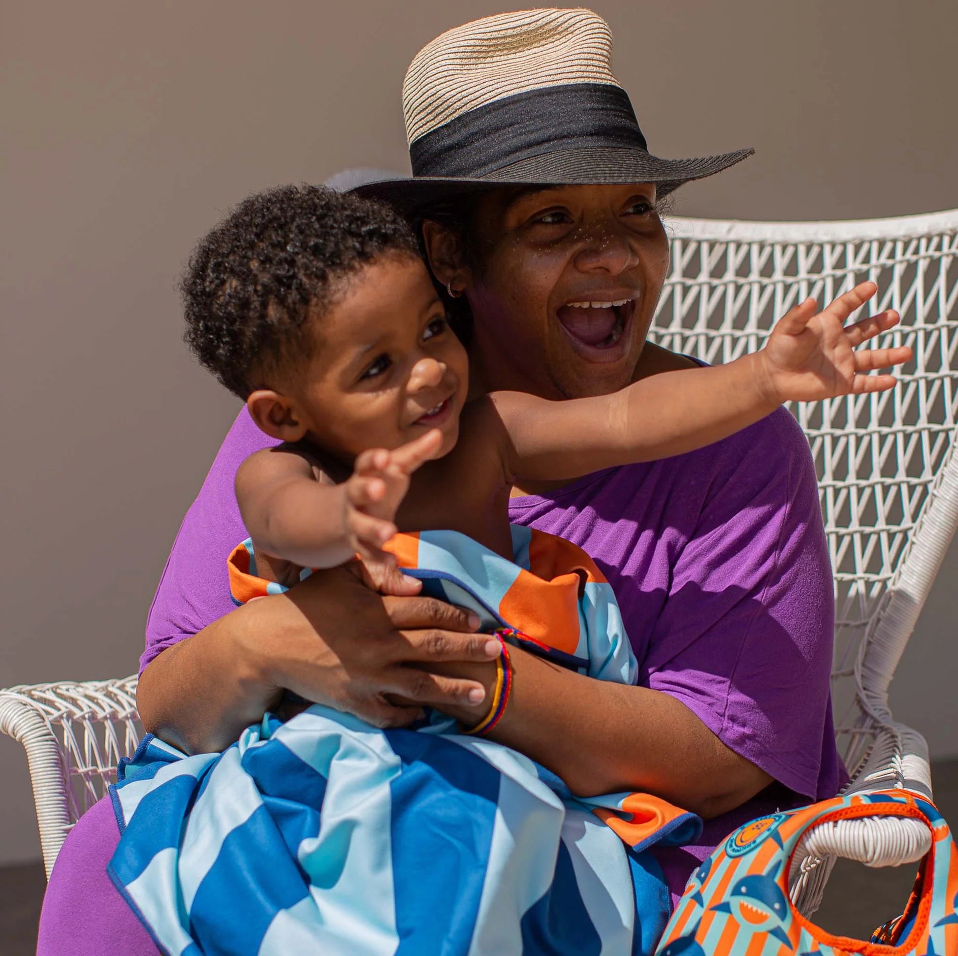 Beach Towel Microfiber - Multicolor - Tropic Shark - 135 x 65 cm