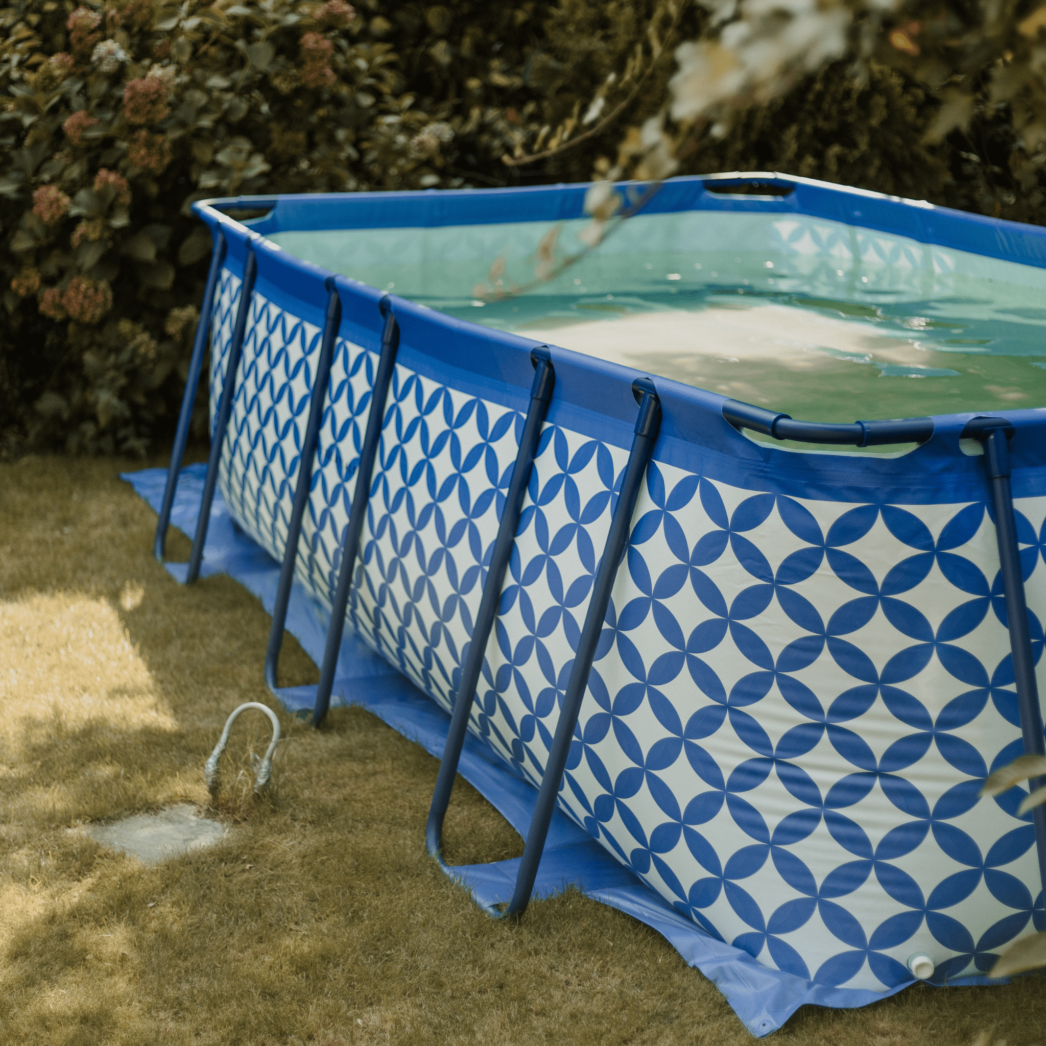 Frame Pool - Dark Blue/White - Essence - With Filterpump & Stairs - 400 x 200 x 100 cm