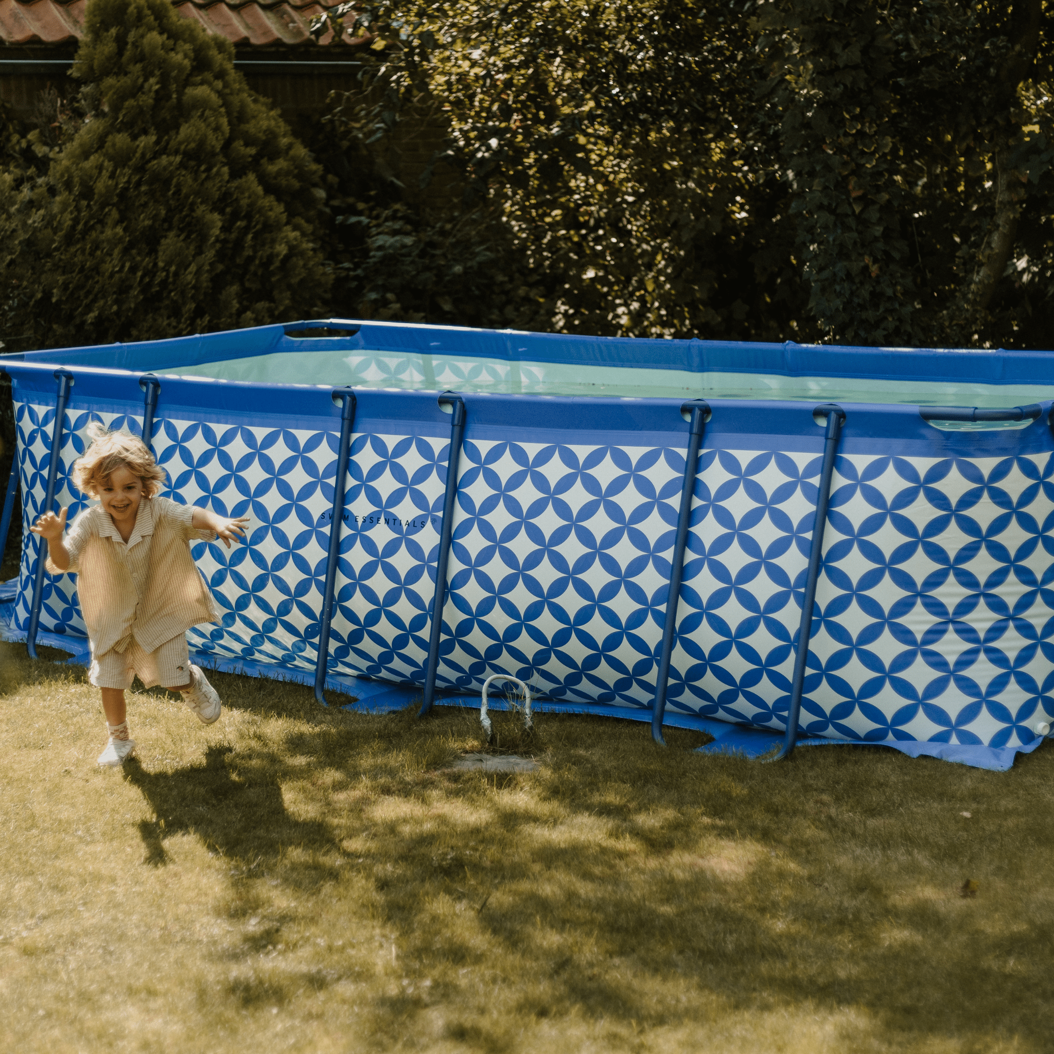 Frame Pool - Dark Blue/White - Essence - With Filterpump & Stairs - 400 x 200 x 100 cm